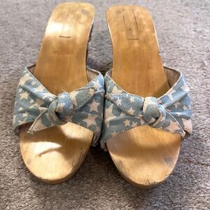 Betsey Johnson Vintage wooden kitten heel. Blue and white stars.